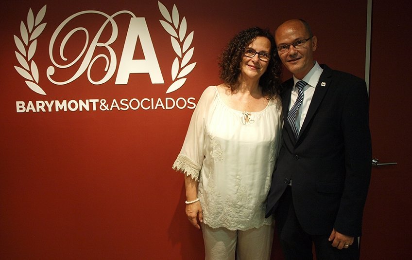 Los directores Miguel Hierro y Magda Cano imparten una formación en la oficina de Santander